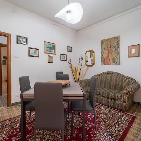 La Casa Di Pireess شقة
