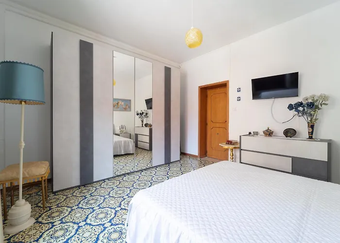 La Casa Di Pireess Apartman *